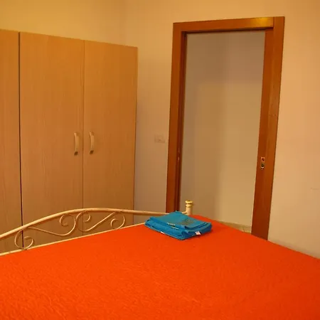 Facile - Via Memorie 45 *