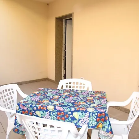 Facile - Via Memorie 45 *