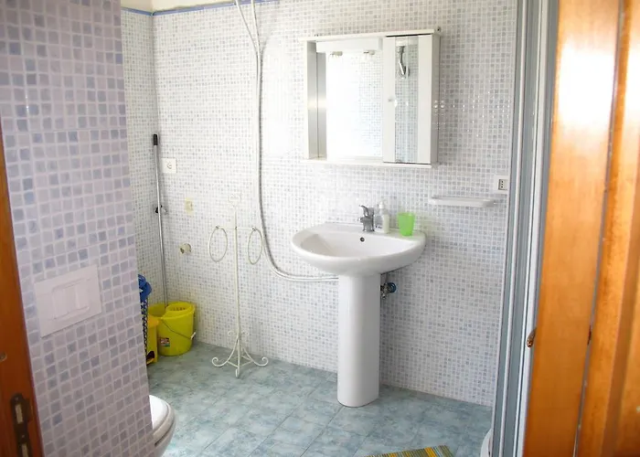 Facile - Via Memorie 45 *